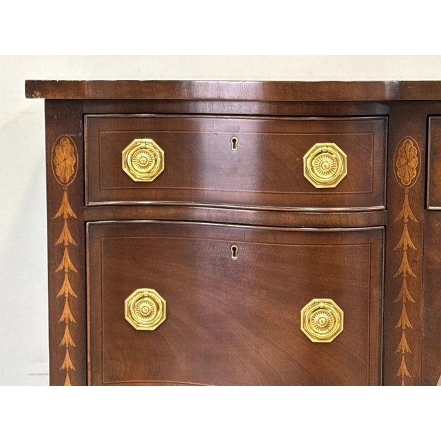 Mid-20th-Century Federal-Style Inlaid Mahogany Serpentine Sideboard With Tapered Legs by E.J. Victor For Sale In Philadelphia - Image 6 of 9