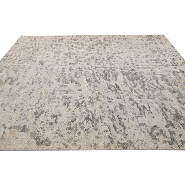 Early 21st Century Contemporary Abstract Handmade Gray & Beige Wool Rug For Sale - Image 5 of 8