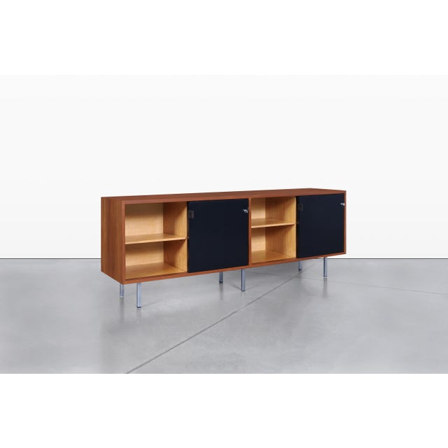 Mid-Century Modern Walnut and Black Lacquer Credenza by Florence Knoll For Sale In Los Angeles - Image 6 of 13