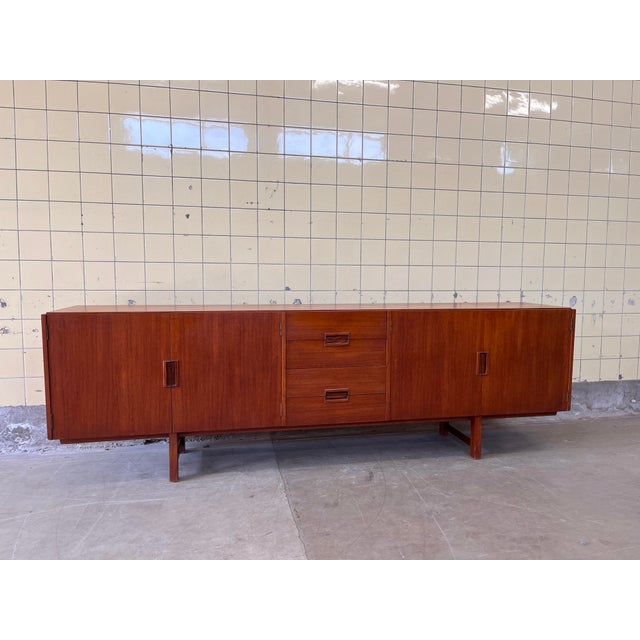 Vintage Teak Sideboard, 1960s, in Very Good conditions. Designed 1960 to 1969