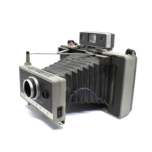 Capture a slice of mid-century photographic history with this Polaroid Land Camera Model 340. Produced between 1969 and...