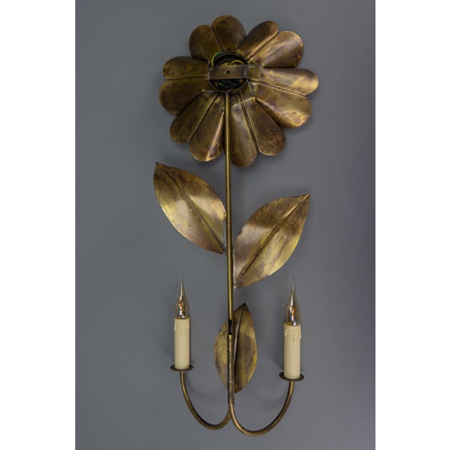 Gold Mid-Century Modern Brass and Metal Flower-Shaped Twin Arm Sconce, France, 1950s For Sale - Image 8 of 18