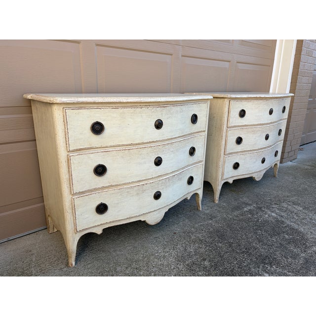 Swedish Gustavian Serpentine Painted Chests of Drawers, Pair For Sale In South Bend - Image 6 of 16
