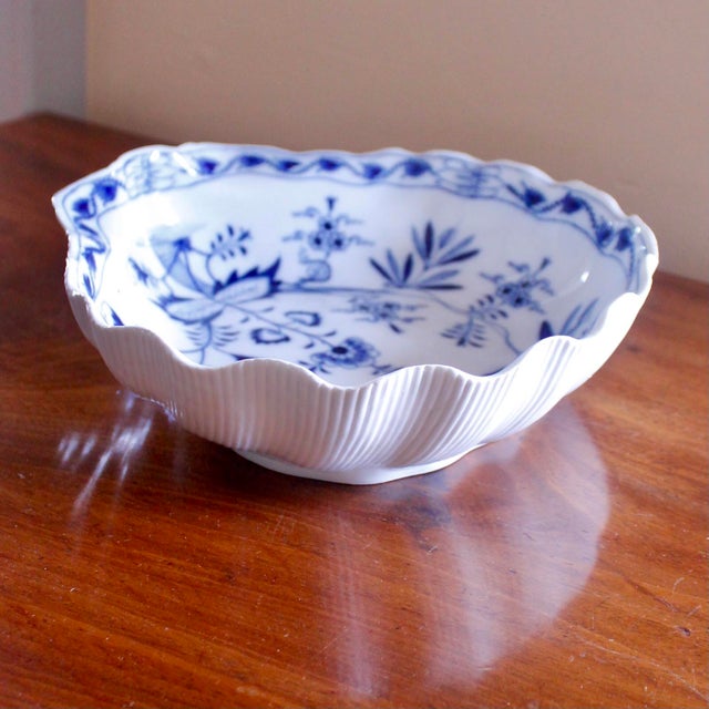 Meissen Porcelain Large and Unusual Shell Shaped Antique Meissen Porcelain Bowl, 19th Century, Blue Onion Pattern For Sale - Image 4 of 12
