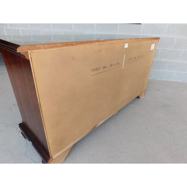 Thomasville Cherry Collection Georgian Style Dresser and Mirror For Sale - Image 17 of 17