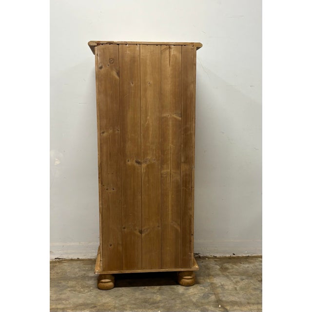 1980s Vintage English Pine Chest of Drawers For Sale - Image 5 of 7