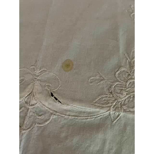 Vintage Embroidered Linen Tablecloth Set With 12 Napkins – Floral Beige For Sale - Image 9 of 9