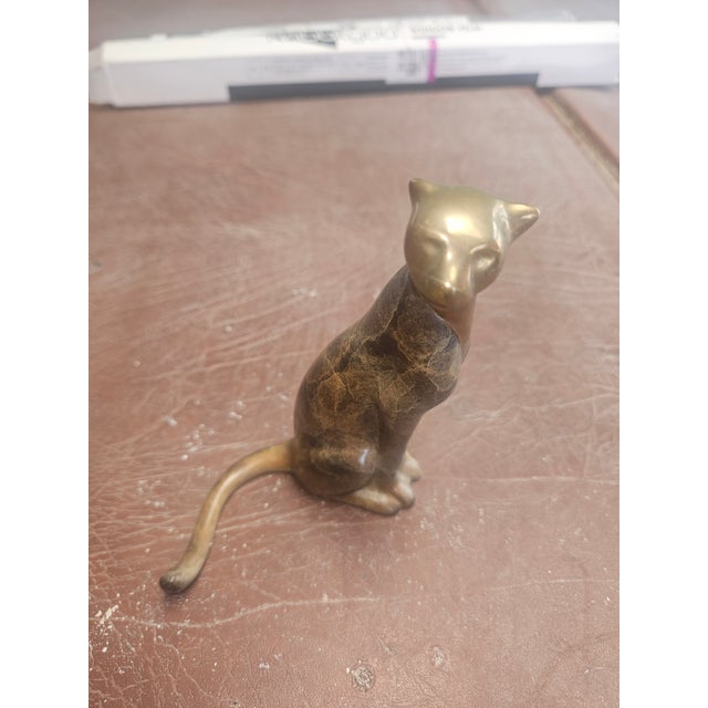 Bronze Authentic Loet Vanderveen Seated Cheetah Bronze Sculpture, Limited Edition 1303/2500, Patinated Finish, Incised Signature. For Sale - Image 8 of 13