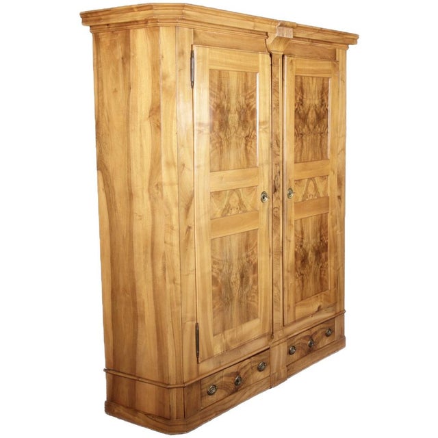 Age/agge and origin/origin: The closet is probably from around 1800 and the origin is probably southern Germany...