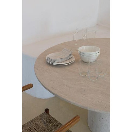 Contemporary Round Top 140 Muted Beige Travertine Round Dining Table by Beije Avenue For Sale - Image 3 of 18