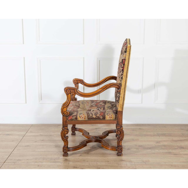 Louis XV Carved Walnut Armchair from Tuscany, 18th Century For Sale - Image 14 of 18