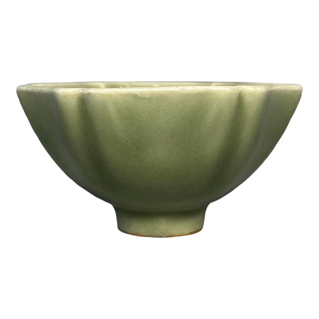 China Vintage‑Style Olive‑Green Petal‑Shaped Celadon Tea Cup For Sale