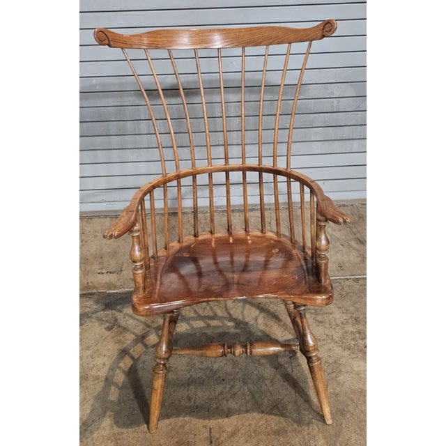 Mid 20th Century Philadelphia Style Bench Made High Fan Back Windsor Arm Chair Carved Knuckles For Sale - Image 4 of 7