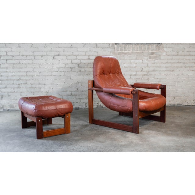 Vintage Brazilian Modernist Percival Lafer MP-163 'Earth' lounge chair and matching ottoman, circa 1970s. Rosewood frame...