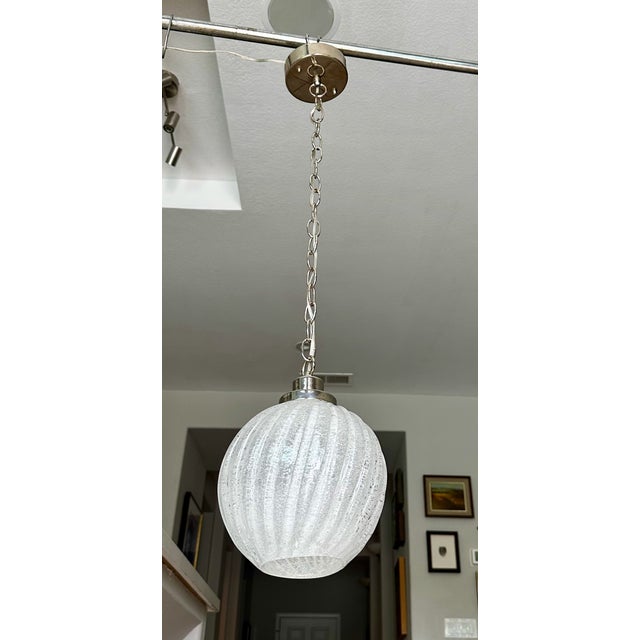 Mid-Century Modern Single Murano Globe Shape Clear Textured Glass Ceiling Pendant Light For Sale - Image 3 of 17