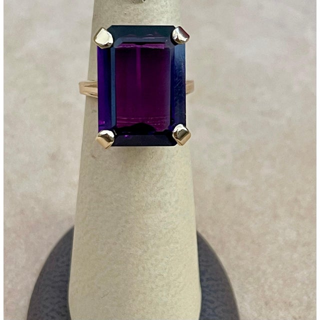 Metal 15 Carat Emerald Cut Amethyst Cocktail Ring in 14 Karat Yellow Gold, Size 6 For Sale - Image 7 of 18
