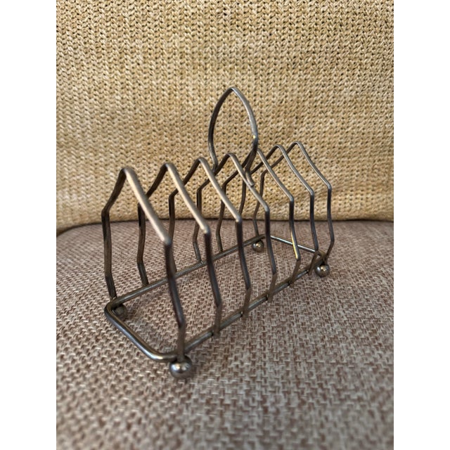 English 1940s English Silver-Plated Toast Rack With Loop Handle | Made in England For Sale - Image 3 of 12