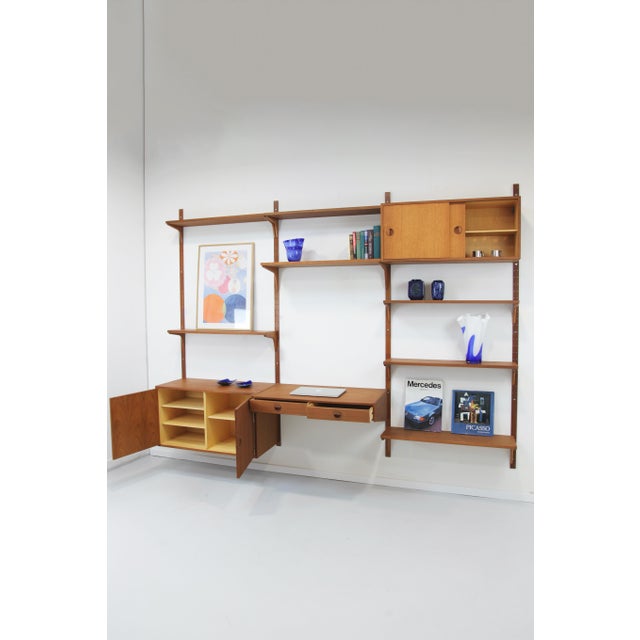 Brown Three-Strip Teak Wall Shelf from HG Furniture, 1960s, Set of 13 For Sale - Image 8 of 18