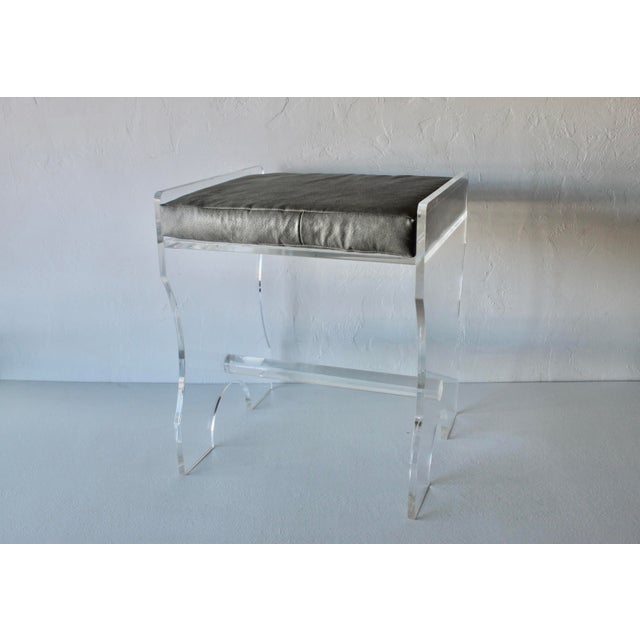 Gray 1970s Postmodern Minimalist Lucite Vanity Bench Stool Removable Cushion For Sale - Image 8 of 12
