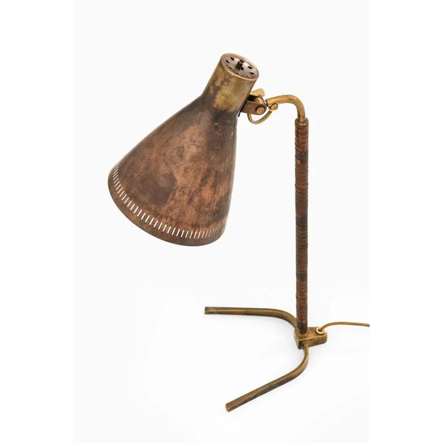 Early table lamp in brass and leather by paavo tynell, 1950's additional information: material: brass and leather style:...