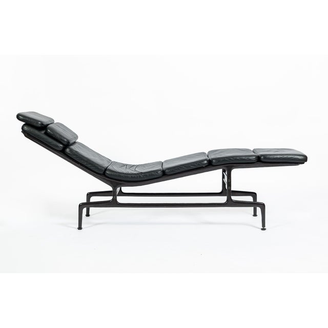Mid-Century Modern Vintage Mid-Century Eames Es106 Billy Wilder Chaise Lounge for Herman Miller For Sale - Image 3 of 18