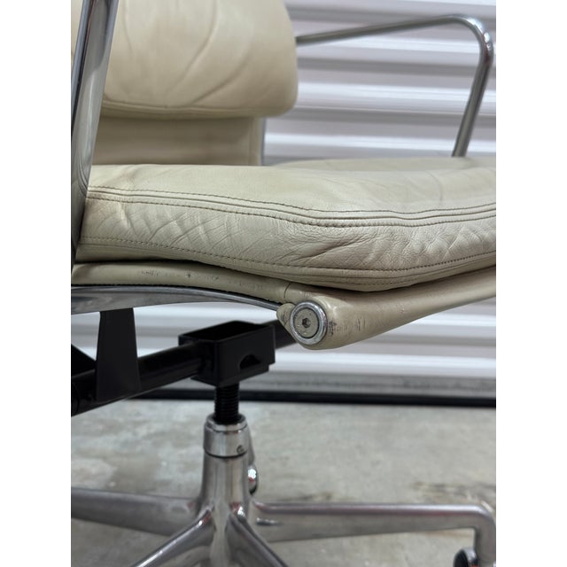 2000 - 2009 Eames Soft Pad Executive Chair For Sale - Image 5 of 12