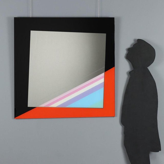 Decorative square mirror from the "Gli Specchi di Carmi" series, made of multicolored silk-screened glass. It features the...