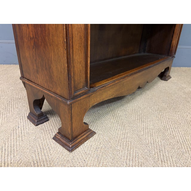 Arts & Crafts Open Bookcase in Oak, 1900 For Sale - Image 4 of 15