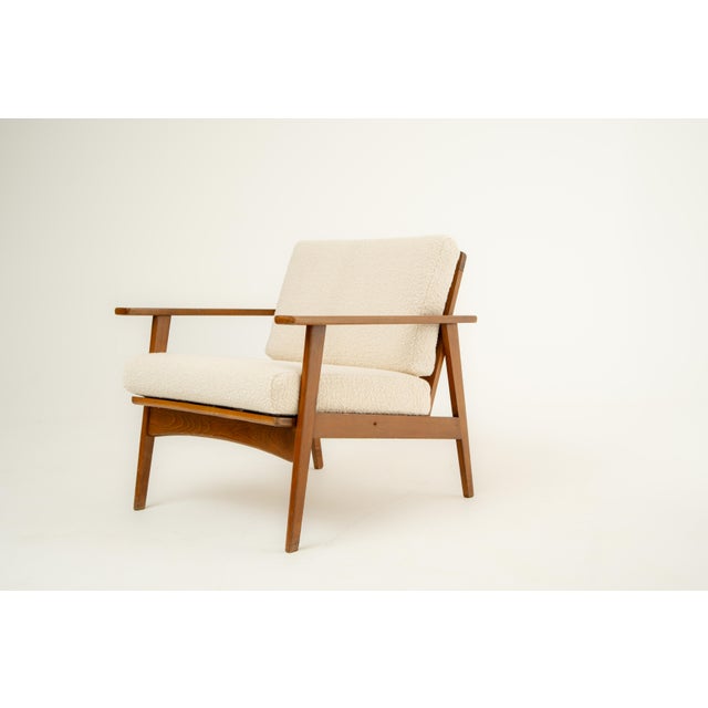 Mid-Century Modern 1990s MCM Lounge Chair in Boucle Pearl Fabric For Sale - Image 3 of 11