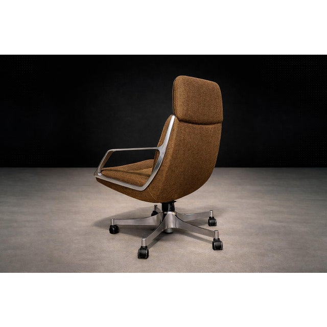 Jorge Zalszupin “Tall Commander” Swivel Chair, 1973 – Fiberglass, Aluminum & Chenille | Brazilian Modern - Lot 888A For Sale - Image 12 of 15