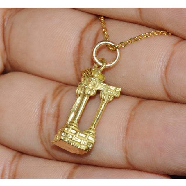 Italian 18k Solid Gold Roman Column Ruins - Temple of Apollo Charm Pendant For Sale In Dallas - Image 6 of 9