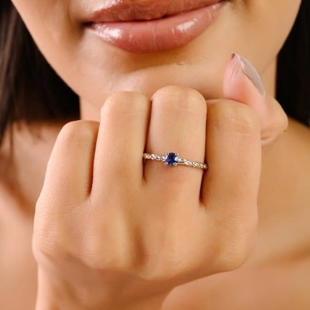 Metal Blue Sapphire Textured Solitaire Ring Size 7 in 14k White Gold Dainty Fine Jewelry For Sale - Image 7 of 18