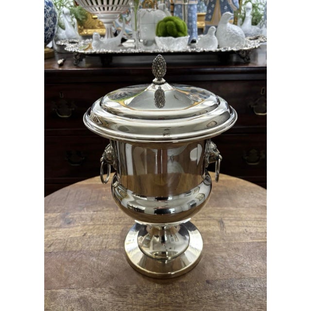 Early Twentieth Century Entity Classic Silver Plated Footed Champagne Bucket Chiller With Lion-Head Door Knocker Handles and Lid With Finial For Sale - Image 4 of 12