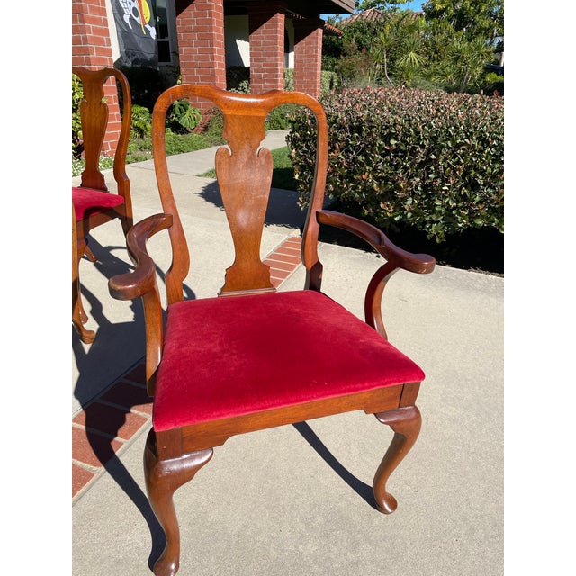 Hickory Chair Company Queen Anne Vintage dining table. 2 leaves, 6 matching chairs included. 88 x 42 fullest length with 2...