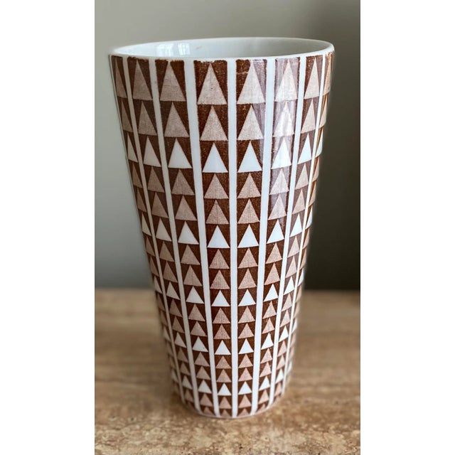 Vintage Arabia Finland vase. Stands 8 1/4” tall x 4 1/2” at the top. Good Arabia collectible and a great accent piece.