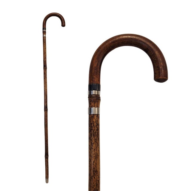 Walking stick with built-in horse measure, bamboo handle, metal ferrule, early 20th century – France A spectacular walking...