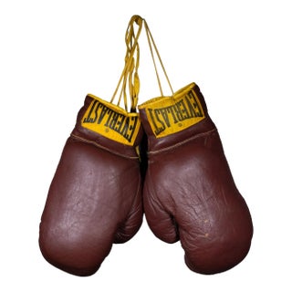 Vintage Leather Everlast Boxing Gloves c.1960 For Sale