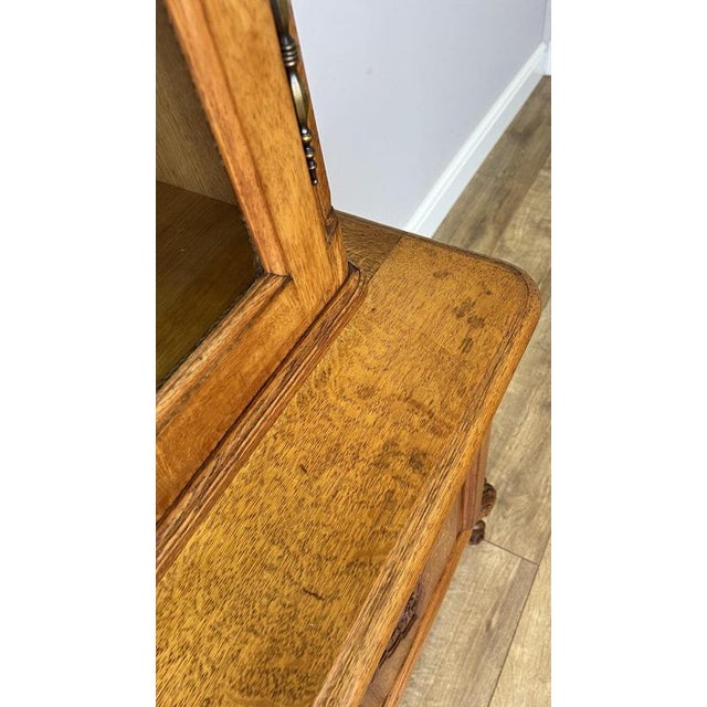 French Louis XVI Display Cabinet in Oak For Sale - Image 13 of 15
