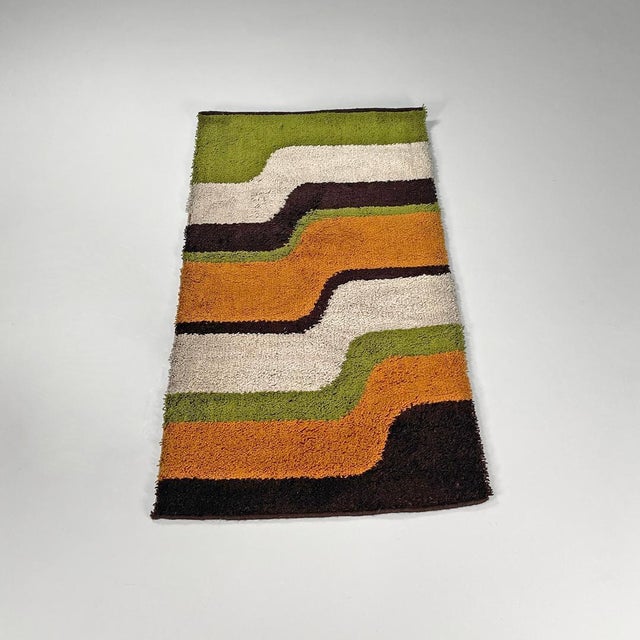 Modern Italian Rectangular Rug with Wavy Decorations in Green and Orange, 1970s For Sale - Image 6 of 18