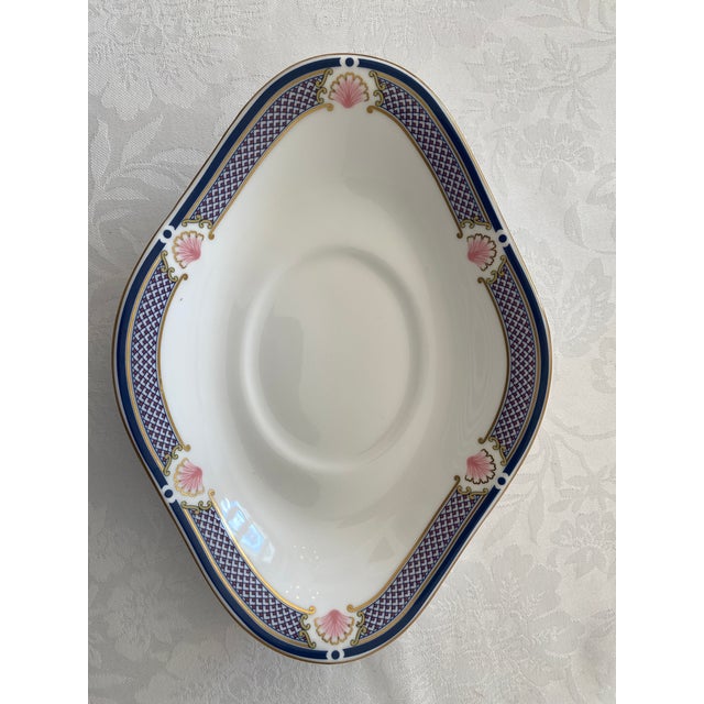 Wedgwood Waverley Bone China Gravy Boat and Under-Plate Late 20th Century Mint Condition For Sale - Image 9 of 12