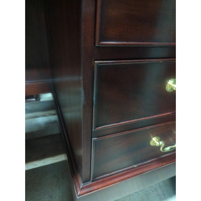 1980s Henkel Harris Executive Mahogany Desk Leather Amazing For Sale - Image 13 of 13