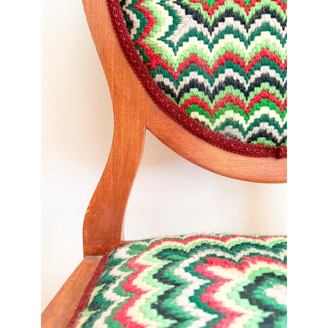 Green Antique Needlepoint Sheraton Style Federal Oval Back Chair, c.1900 For Sale - Image 8 of 17