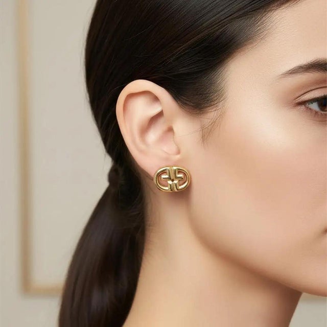 Elevate your jewelry collection with these authentic vintage 1980s Givenchy clip-on earrings, a striking example of the...