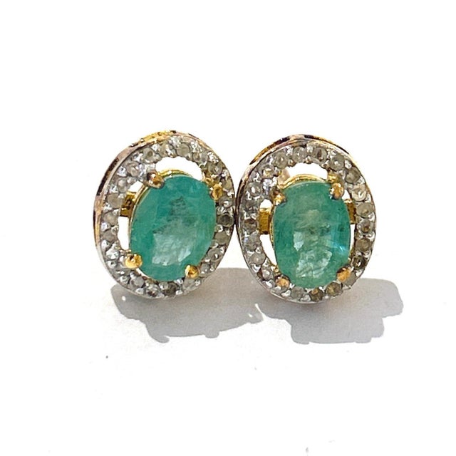 Bochic "Orient" Diamond & Emerald Stud Earrings Set In 18K Gold & Silver For Sale - Image 14 of 18