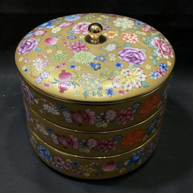 Traditional Late 20th Century Gold Ground Porcelain Lidded Jar With Famille Rose Floral Motifs For Sale - Image 3 of 7