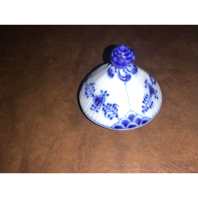 Royal Copenhagan 1960s Royal Copenhagen Blue Fluted Full Lace Tea Pot 1119 For Sale - Image 4 of 6