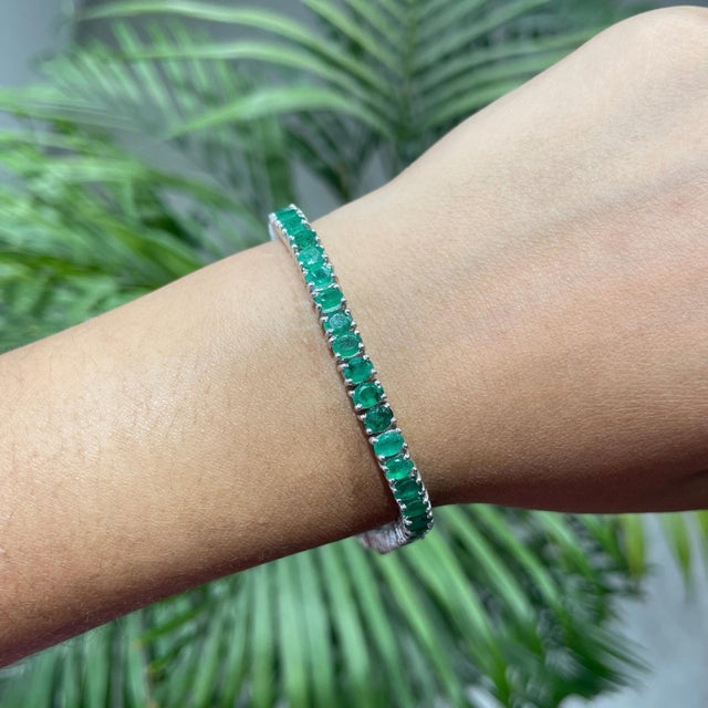 Art Deco Style 10.19 CTW Prong Set Emerald Fine Line Tennis Bracelet - May Birthstone Edition For Sale - Image 9 of 14