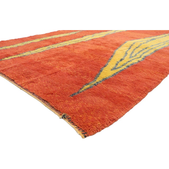 21055 Modern Beni Mrirt Moroccan Rug 07'01 x 09'09. Beni Mrirt rugs epitomize the esteemed tradition of Moroccan weaving,...