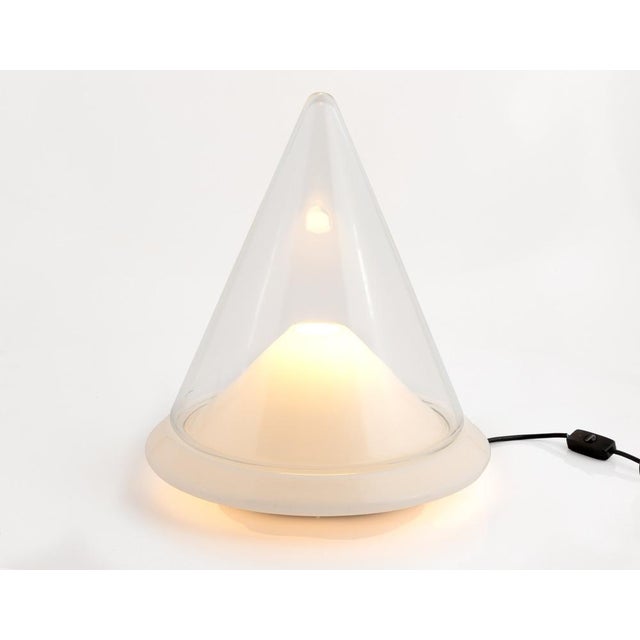 An elegant Italian table lamp, crafted in the 1980s by Murano Due, featuring a diffuser in authentic Murano blown glass,...