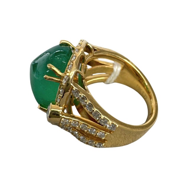 A bold and captivating expression of color and brilliance, this vintage style ring features an impressive 8.00 carat...